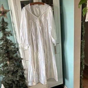 Appel sz M Vintage Elegant Satiny White Nightgown nwt